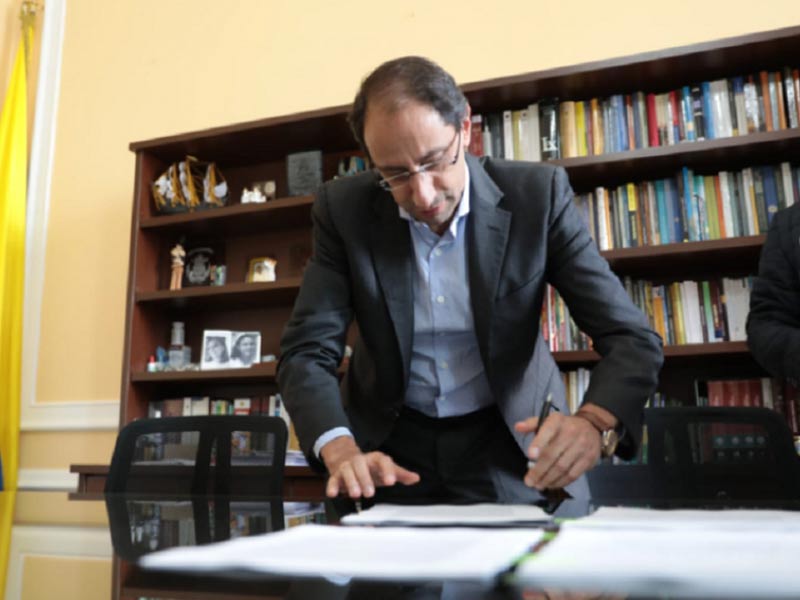 Ministerio de Hacienda radicó proyecto de ley que busca acabar con los gota a gota